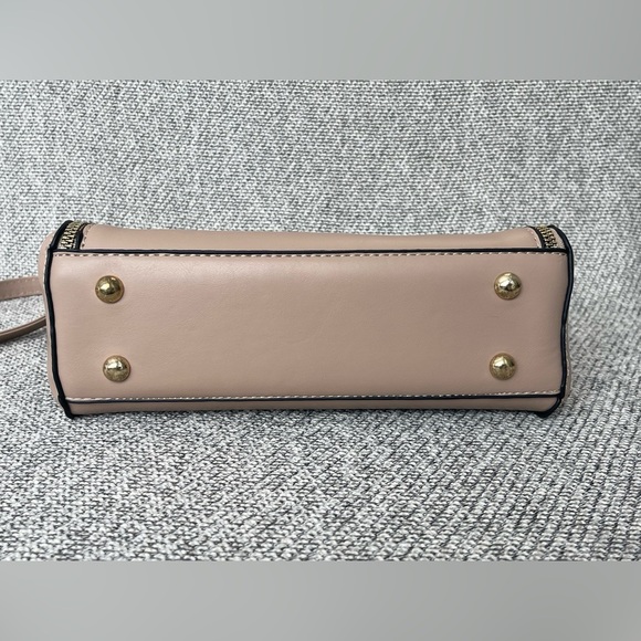 Chic Pink and Gold Satchel with Structured Design - Picture 6 of 16